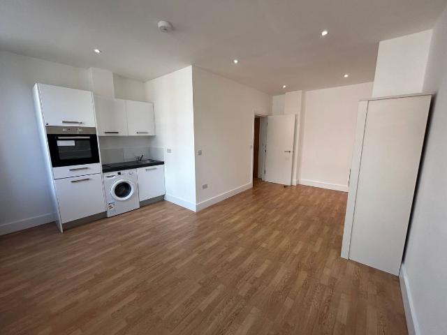 225 Shenley Road, Borehamwood WD6, Studio to rent, £1,100 pcm | PrimeLocation