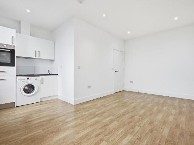 225, Shenley Road, Borehamwood WD6, Studio to rent, £1,150 pcm | PrimeLocation