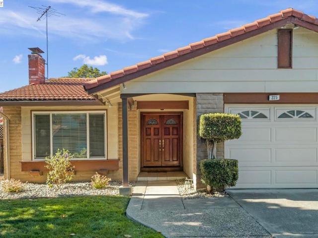 225 Preston Ct