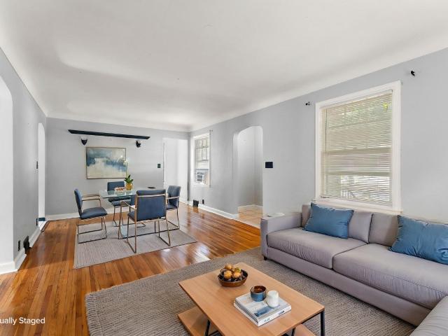 225 Richmond Street W