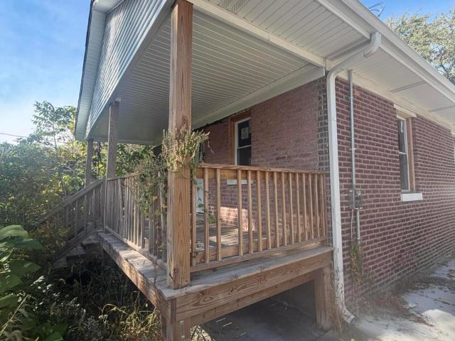225 W 37th Avenue