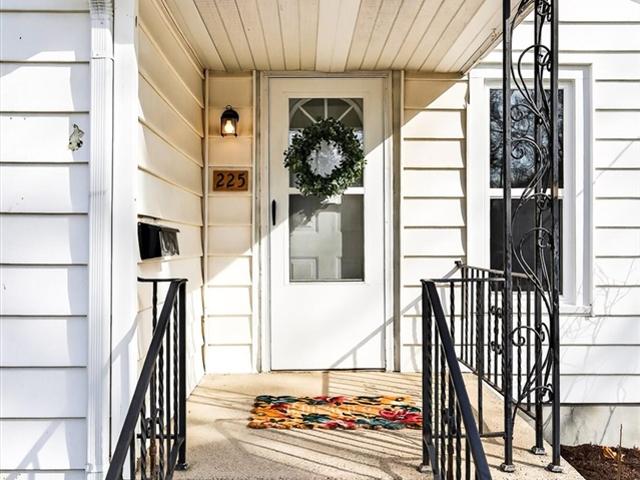225 W Marshall Street