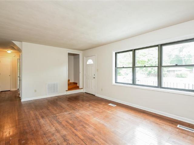 225 Thomas Nelson LN