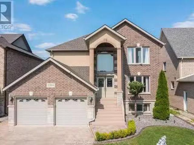 2264 Dandurand Boulevard, Windsor, ON, N9E 4Z7 house for sal.