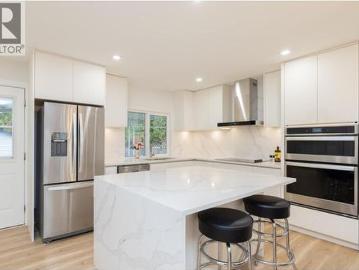 Greater Vancouver - Patio, Garden, Fireplace