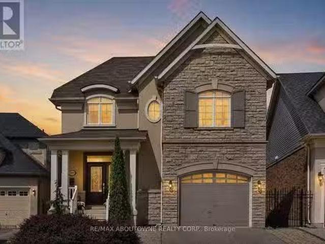 2269 Whitworth Drive, Oakville, ON, L6M 0B5 house for sale.