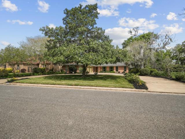 2261 Riverside Drive