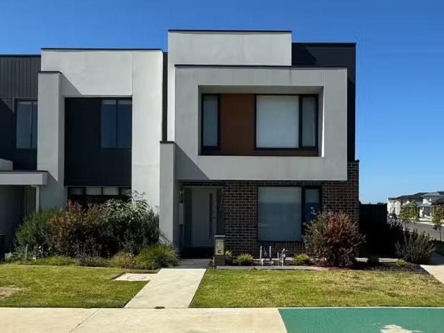 226 Carnival Boulevard, Berwick, VIC 3806 Townhouse for Rent
