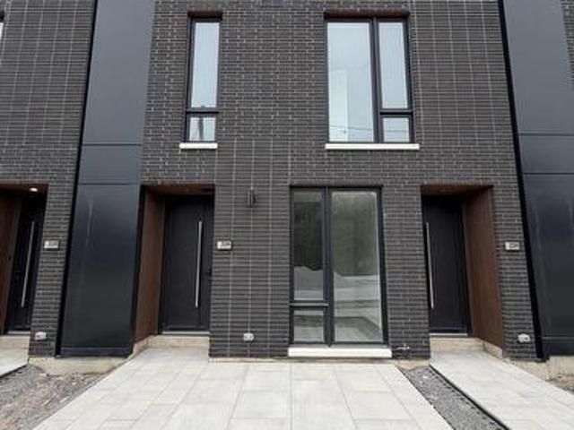 226 Ellis Avenue, St. Catharines, ON, L2P 0H2 townhouse for lease | Listing ID X13811 | Royal LePage