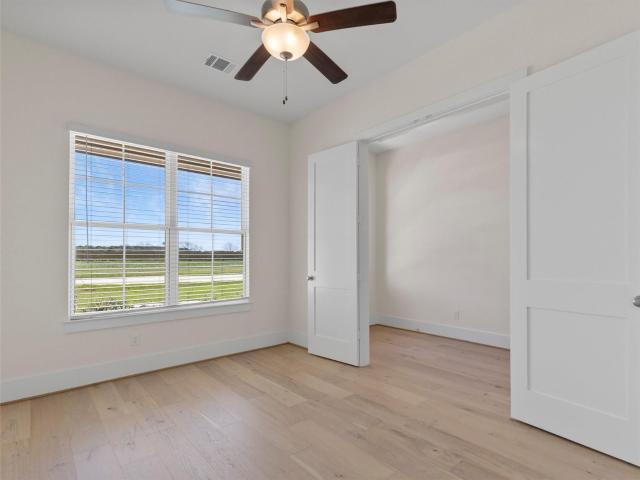 226 Hydrangea Dr, Smithville, TX