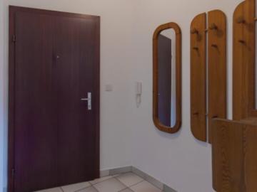 226 Immobilien: INNSBRUCK AMRAS | Charmante Garconniere Nordkettenblick / inkl. TG Abstellplatz