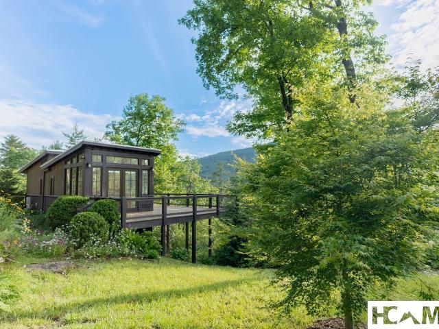 226 Rock Face Trail