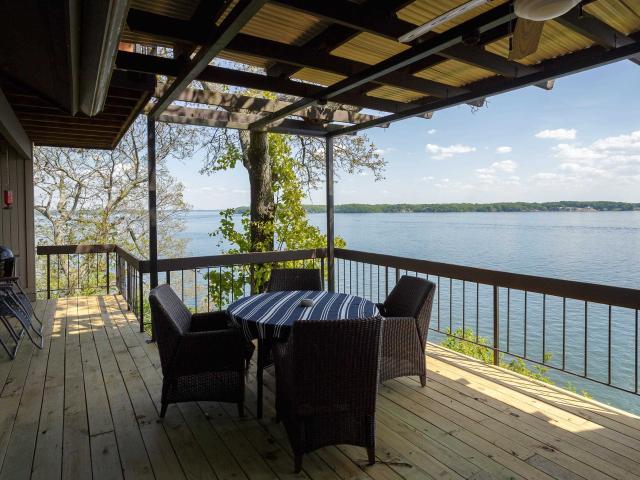 226 River Point Rd