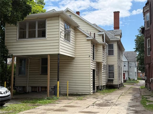 226 W 8TH Street