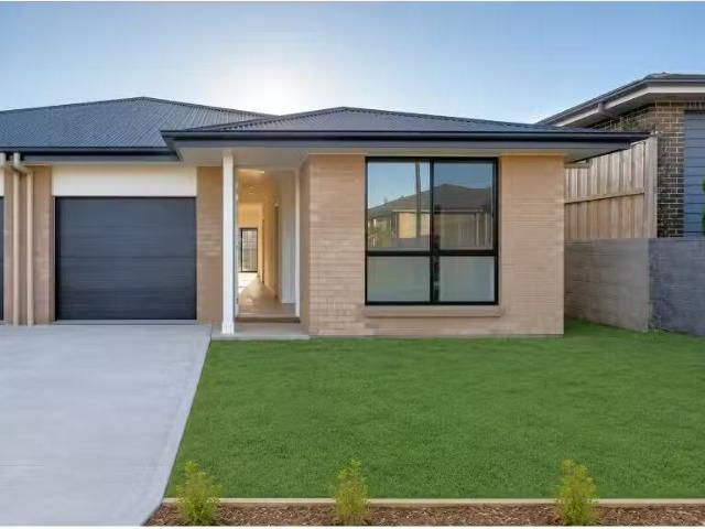 2/26 Wexford Street, CHISHOLM House for rent Listed by Tom Cr.