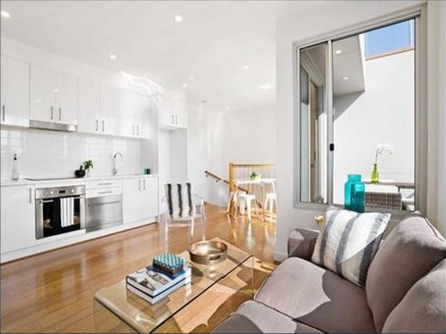 2/270 Maribyrnong Road Moonee Ponds