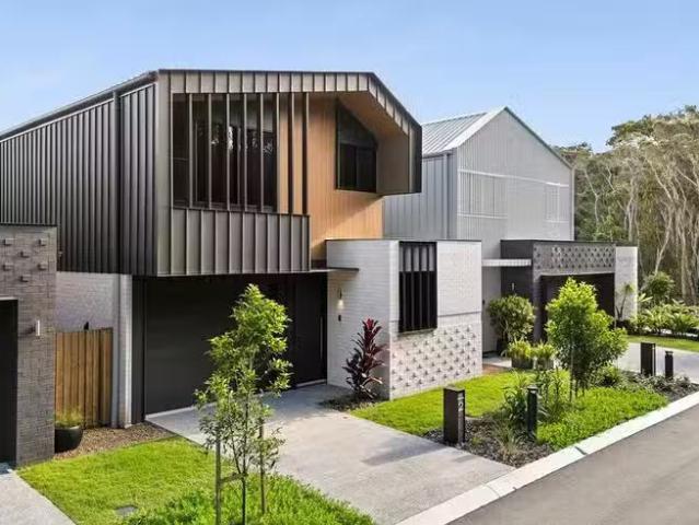 2/270 Ocean Drive, Twin Waters, QLD 4564