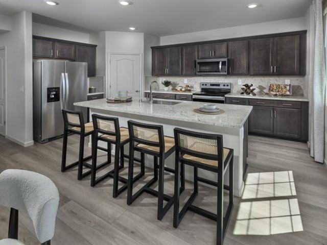 2270 Hewins St, Manteca, CA 95337