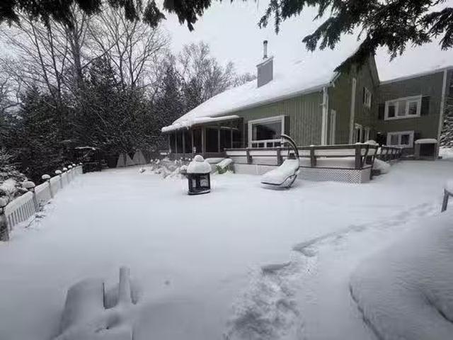 227 Ch. Millette, Lac Des Seize Îles, QC, J0T 1Y1 house for.