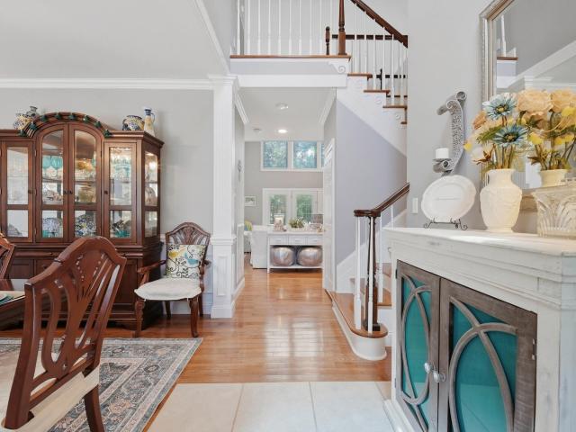 227 English Oaks Drive NE