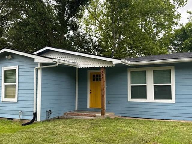 227 Kansas St, Bacliff, TX 77518