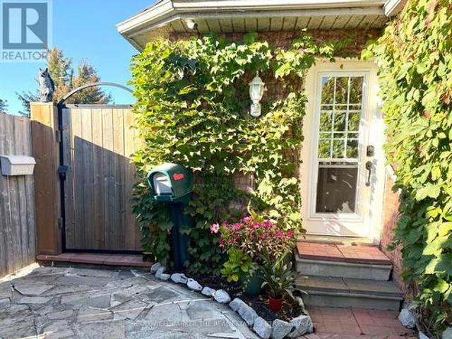 227 Hickling Trail, Barrie, ON, L4M 5W6 house for sale | Listing ID S13828 | Royal LePage