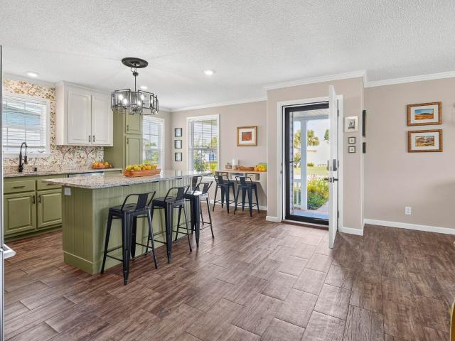 227 Lakeside Crossing Dr