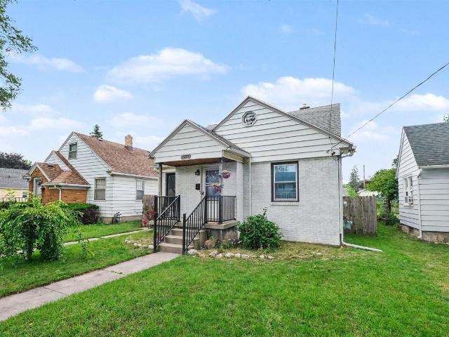 227 Leyden Avenue