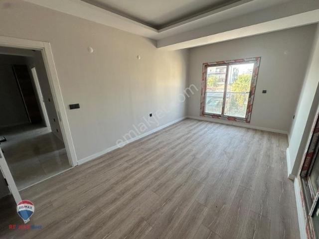 227 Seyrek Merkezde Havuzlu Site İçerisinde Kiralık 2+1 Daire