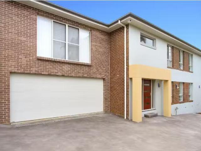 2/27a Mckenzie Ave, Wollongong Townhouse for rent Listed by L.