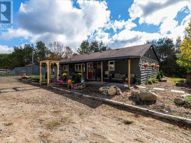 2286 Flos 10 Road, Springwater, ON, L0L 1P0 house for sale | Listing ID S12855 | Royal LePage