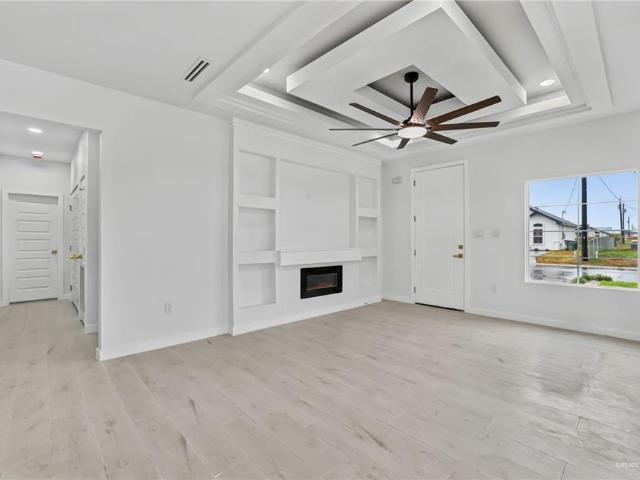 2289 Via Roma Lane
