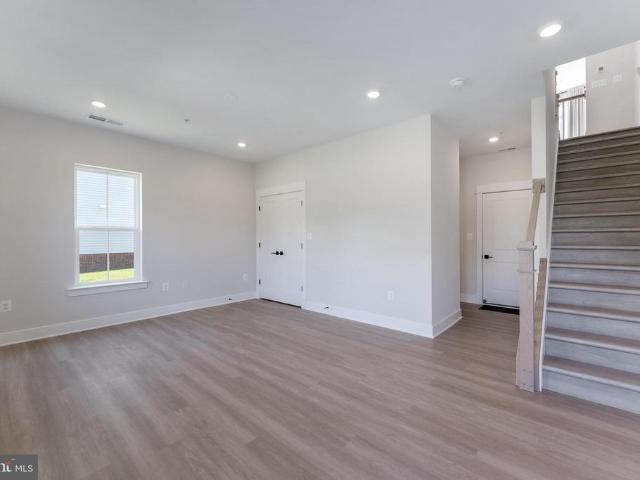 22819 Tawny Pine Square