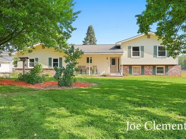 2283 19 Mile Rd NW, Kent City, MI 49330