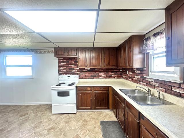 228 2nd St