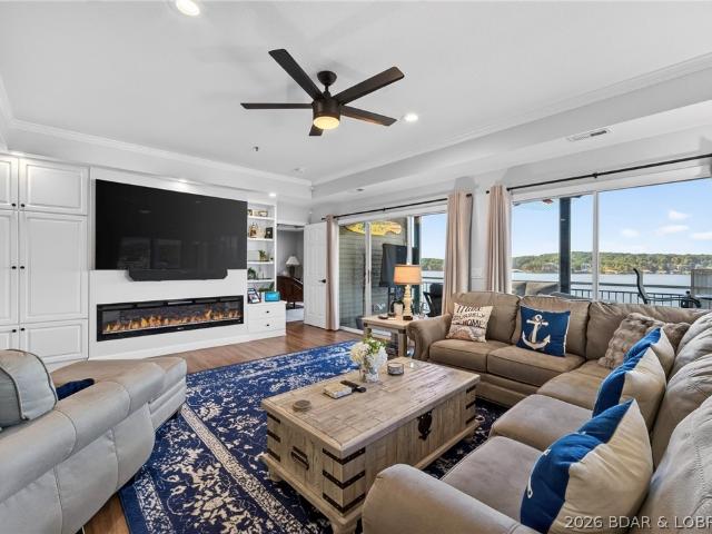 228 E. Palisades Condo Drive 1B