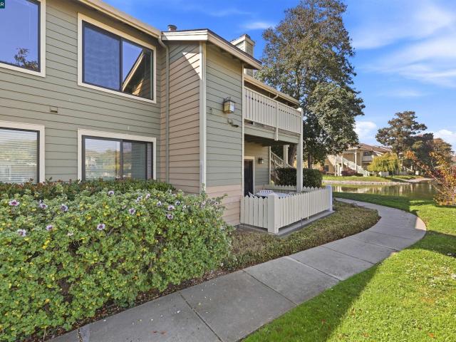 228 Lakeshore Court