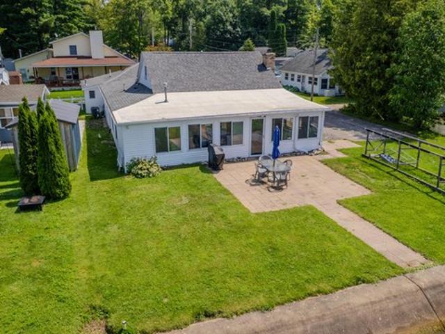 228 Mallard Ave, Houghton Lake, MI 48629