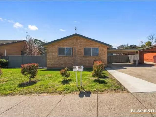 2/28 Mc Innes Street, Weston Townhouse for rent Listed by Sea.