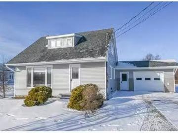228 Pêcheur Nord St, Lamèque, NB, E8T 1J3 house for sale Li.
