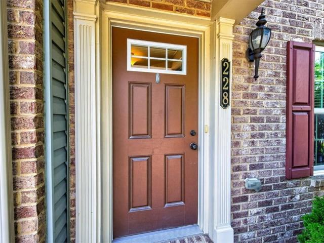 228 Thornapple Ln