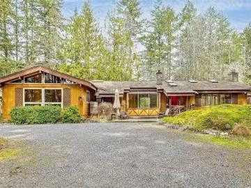 2298 Munn Rd, Highlands, BC, V9E 1H5 house for sale Listing.