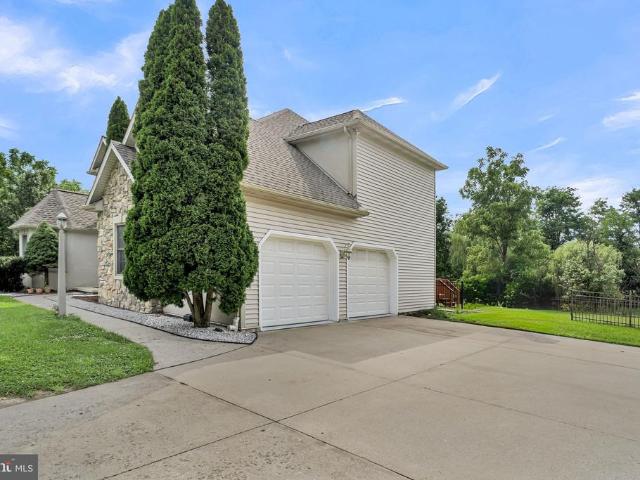 2292 Forest Lane