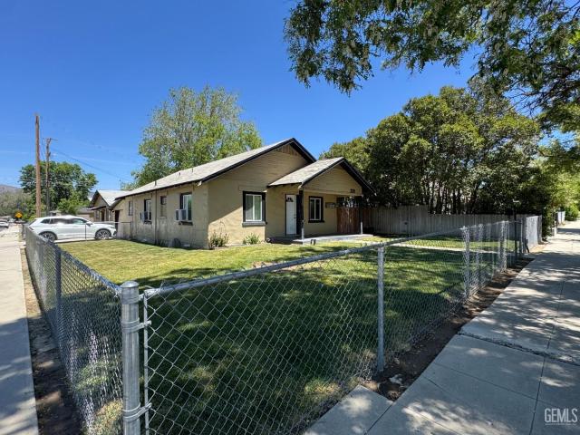 229 W D Street