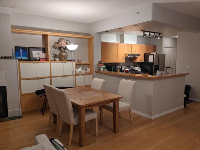 22* 12th Avenue W, Vancouver, BC V6K4T5