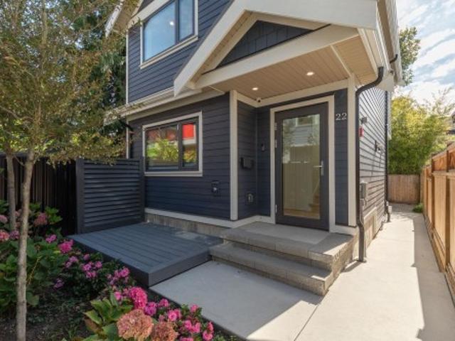 22 14Th Avenue W, Vancouver, BC, V5Y 1W6 townhouse for sale | Listing ID R3166 | Royal LePage