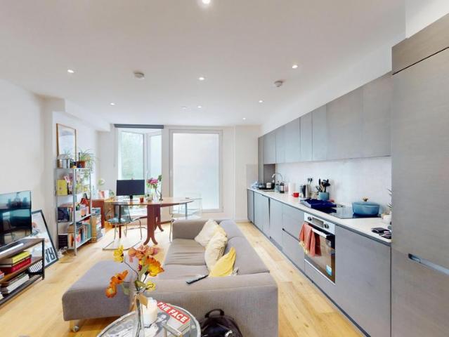 22 24 Powell Road, London, London. 1 bed apartment to rent £2,300 pcm £531 pw