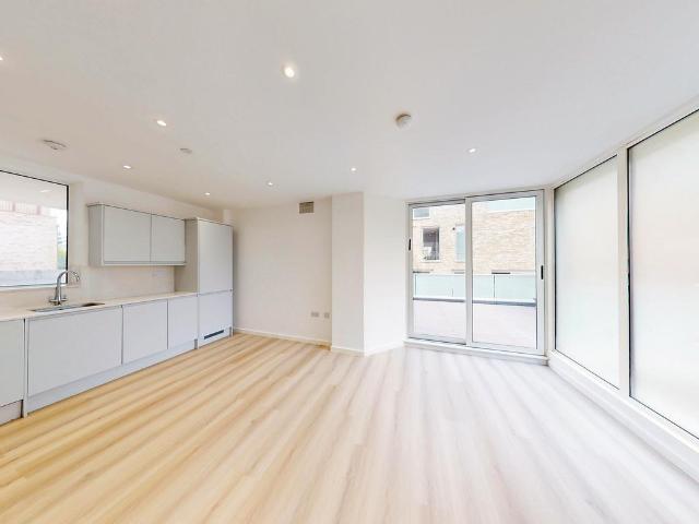 22 24 Powell Road, London, London. 2 bed flat to rent £2,650 pcm £612 pw