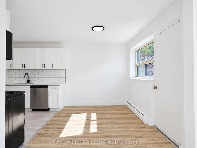22 35 Swordbill Drive, Toronto