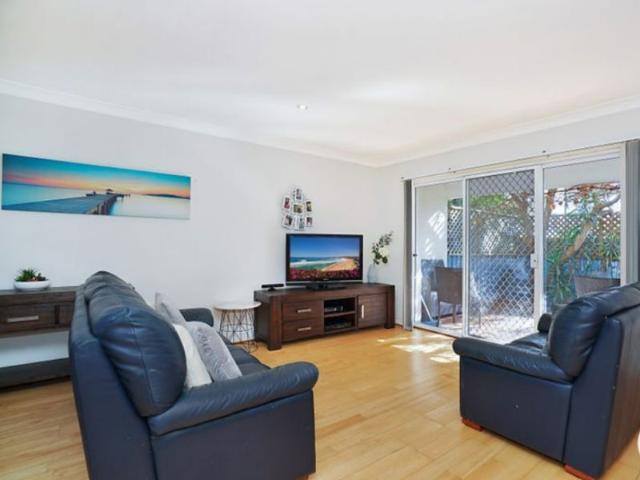 2/2 The Crescent, Blue Bay, NSW 2261